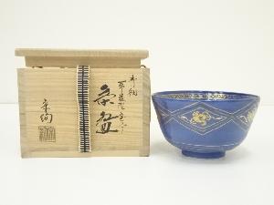 京焼　水出宋絢造　青釉帯菱型宝尽し茶碗（共箱）